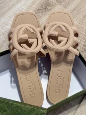 Gucci Women’s Slide sandal with interlocking G size 39